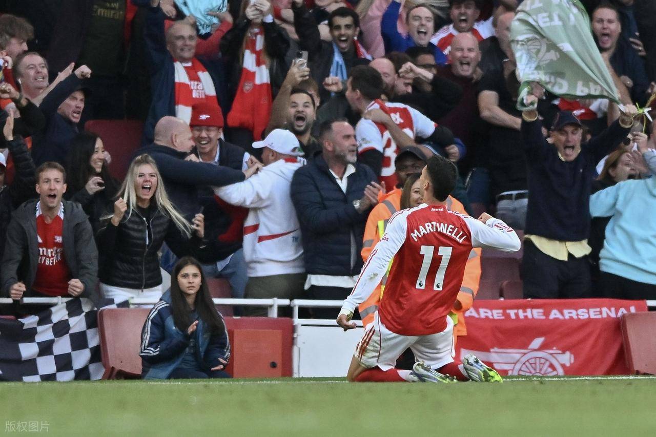 却上演了令, 扑化解必进, 曼城的队徽 却上演了令, 扑化解必进, 曼城的队徽